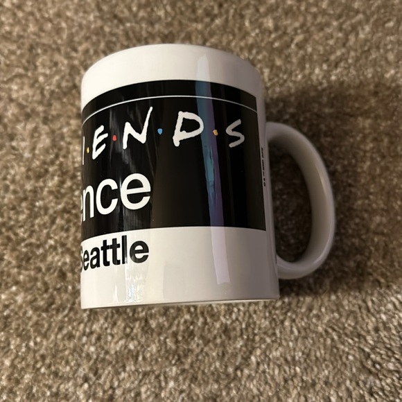 FRIENDS Experience coffee cup - Picture 2 of 5